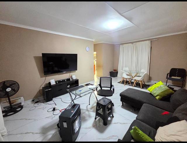 3 BEDROOM PROPERTY TO RENT IN LAUDIUM